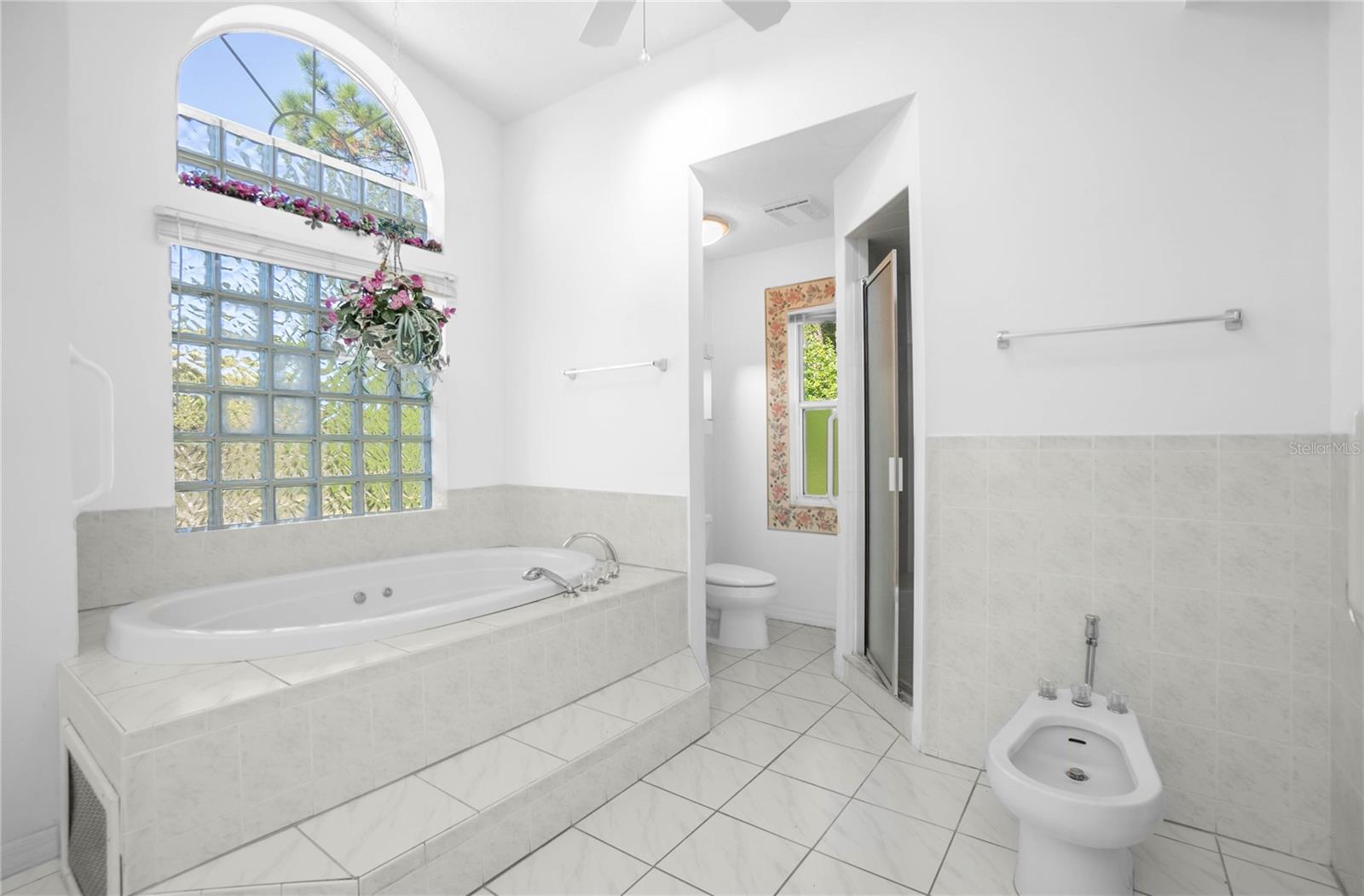 Listing photo id 20 for 833 Lafayette Way