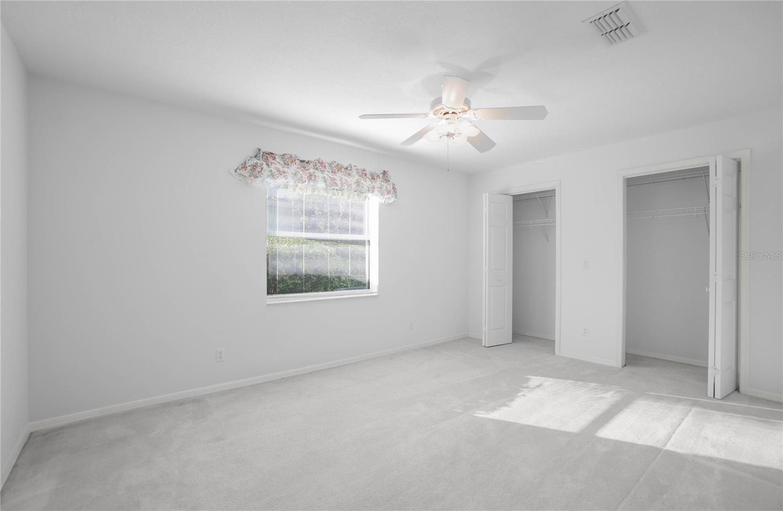 Listing photo id 21 for 833 Lafayette Way