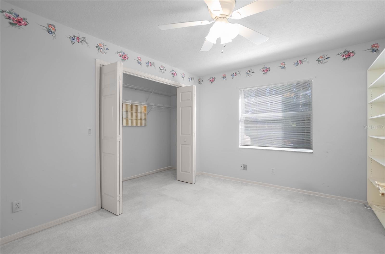 Listing photo id 24 for 833 Lafayette Way