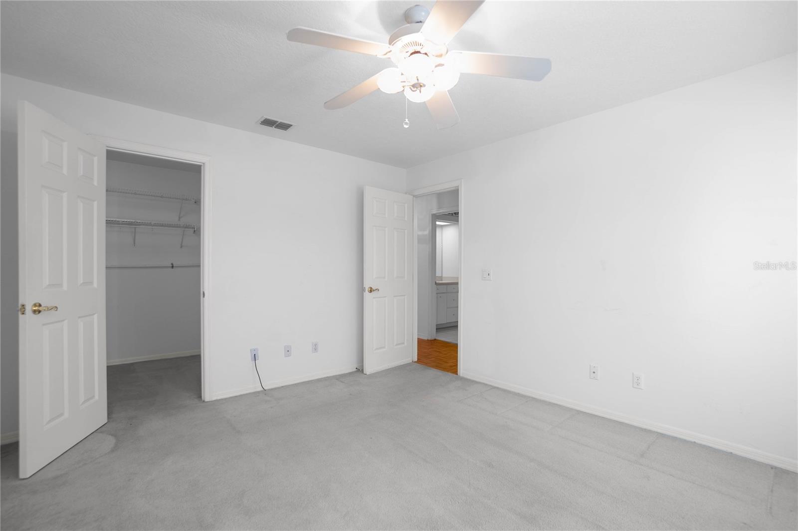 Listing photo id 26 for 833 Lafayette Way