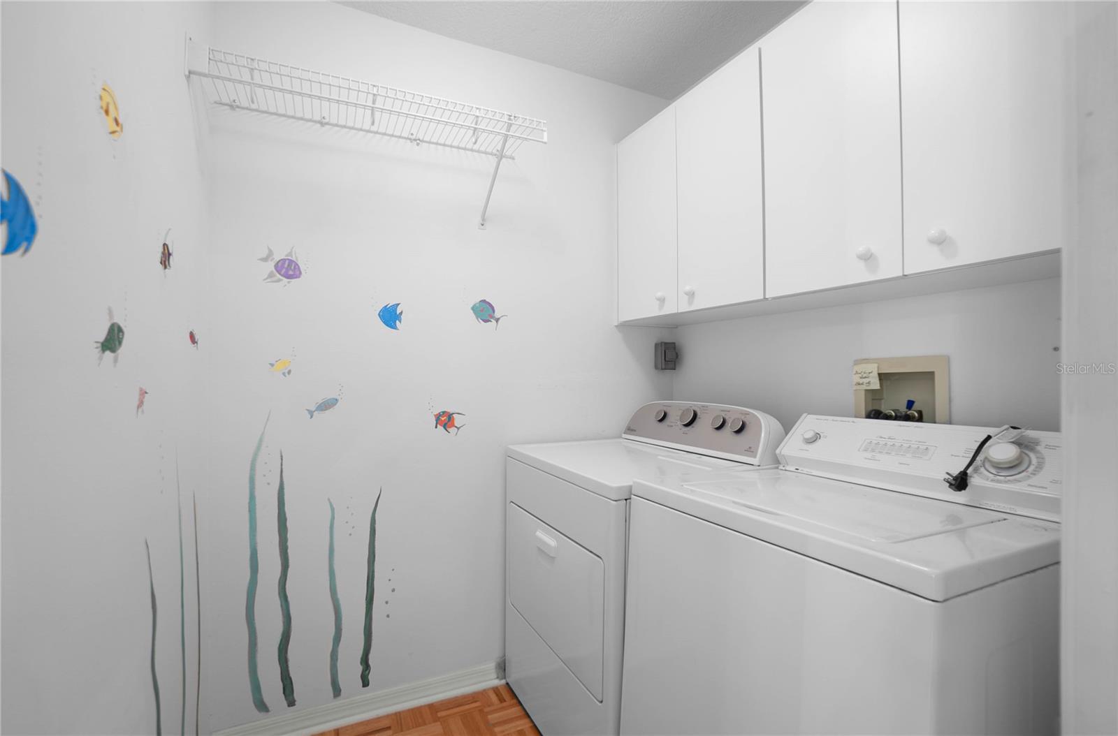 Listing photo id 27 for 833 Lafayette Way