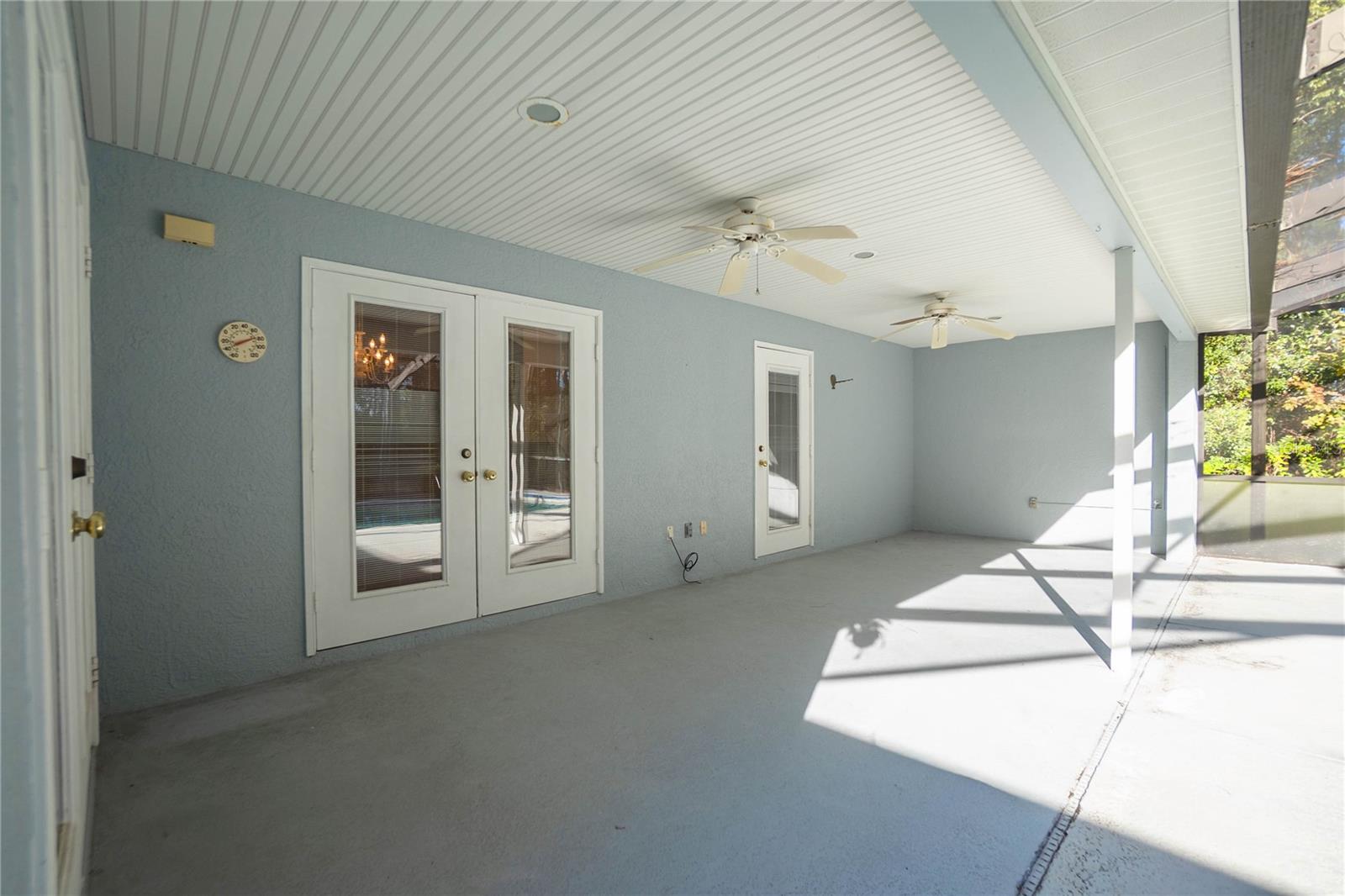 Listing photo id 29 for 833 Lafayette Way