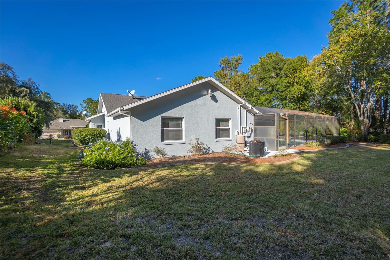 Listing photo id 36 for 833 Lafayette Way