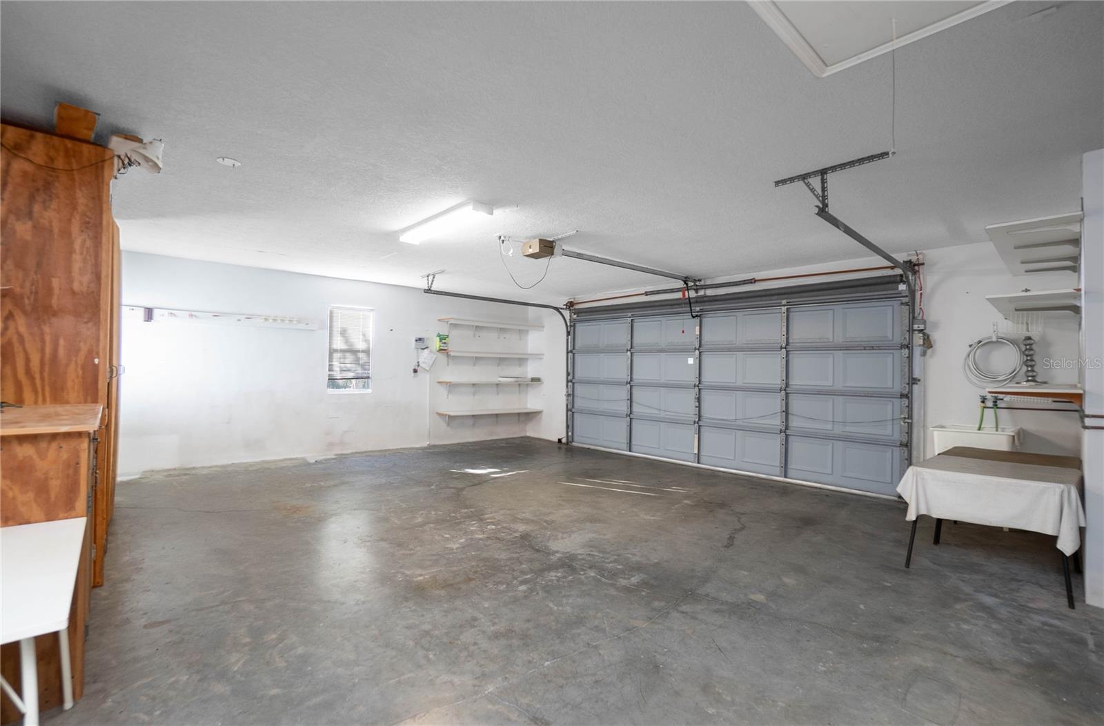 Listing photo id 40 for 833 Lafayette Way