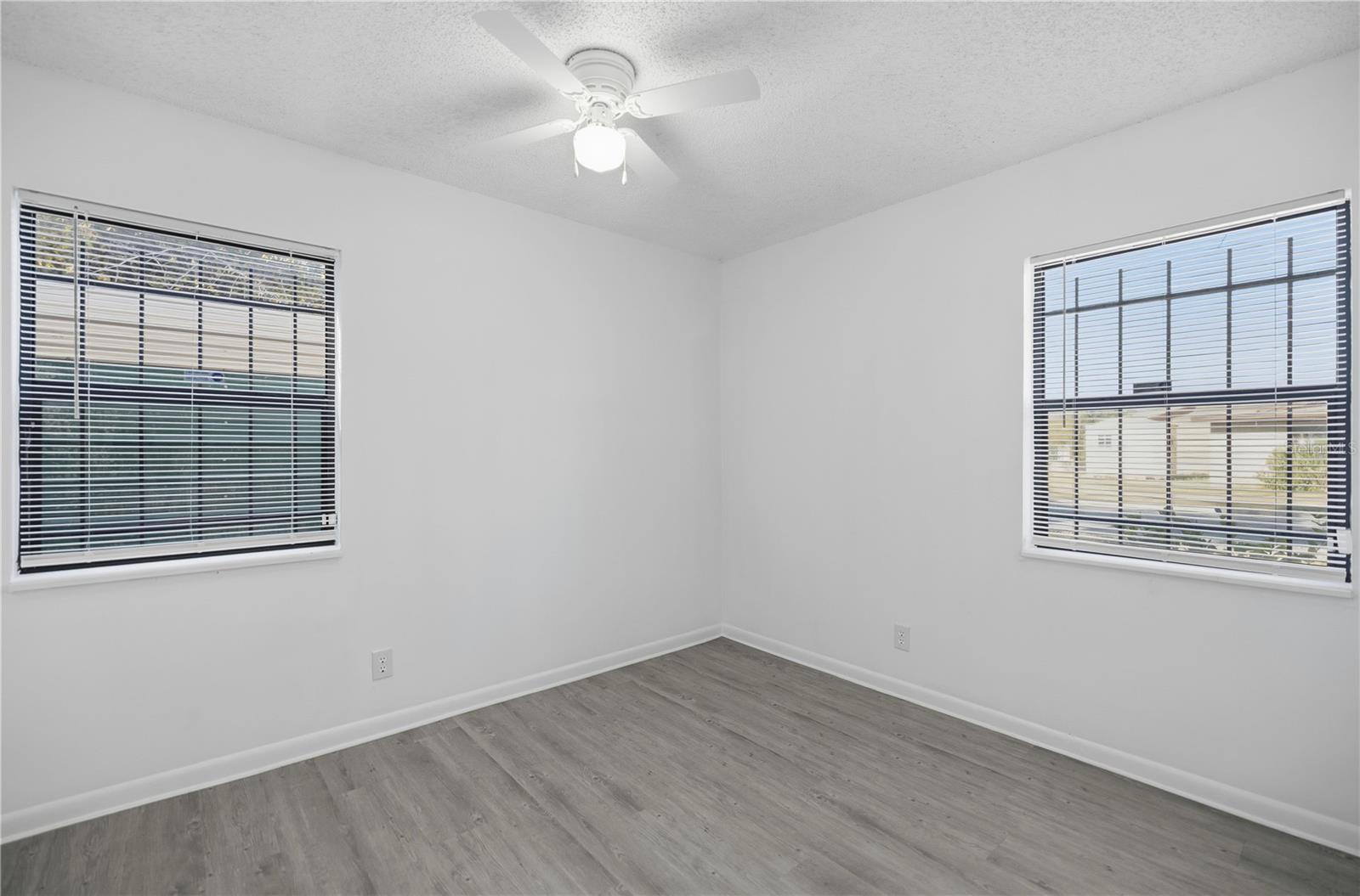 Image 12 of 33 For 1915 Bronson Street