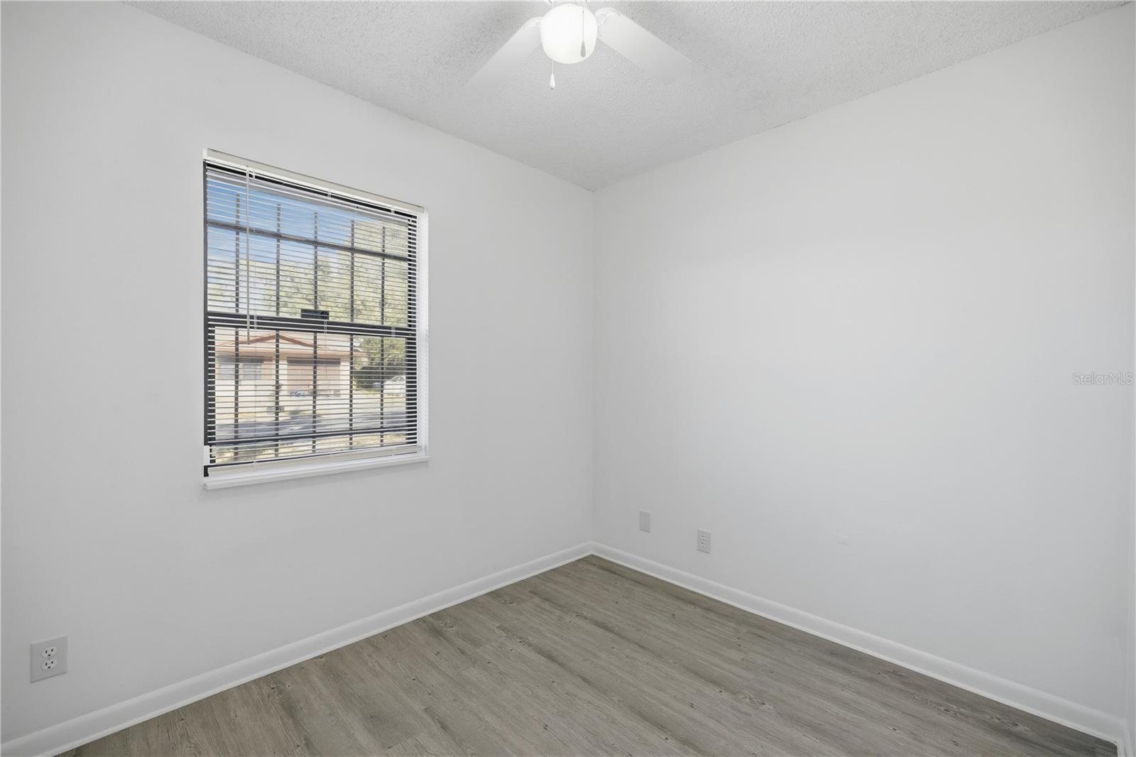 Image 13 of 33 For 1915 Bronson Street