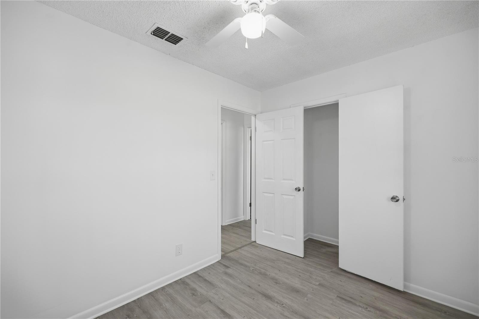 Image 15 of 33 For 1915 Bronson Street