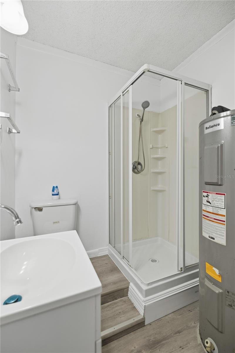 Image 17 of 33 For 1915 Bronson Street