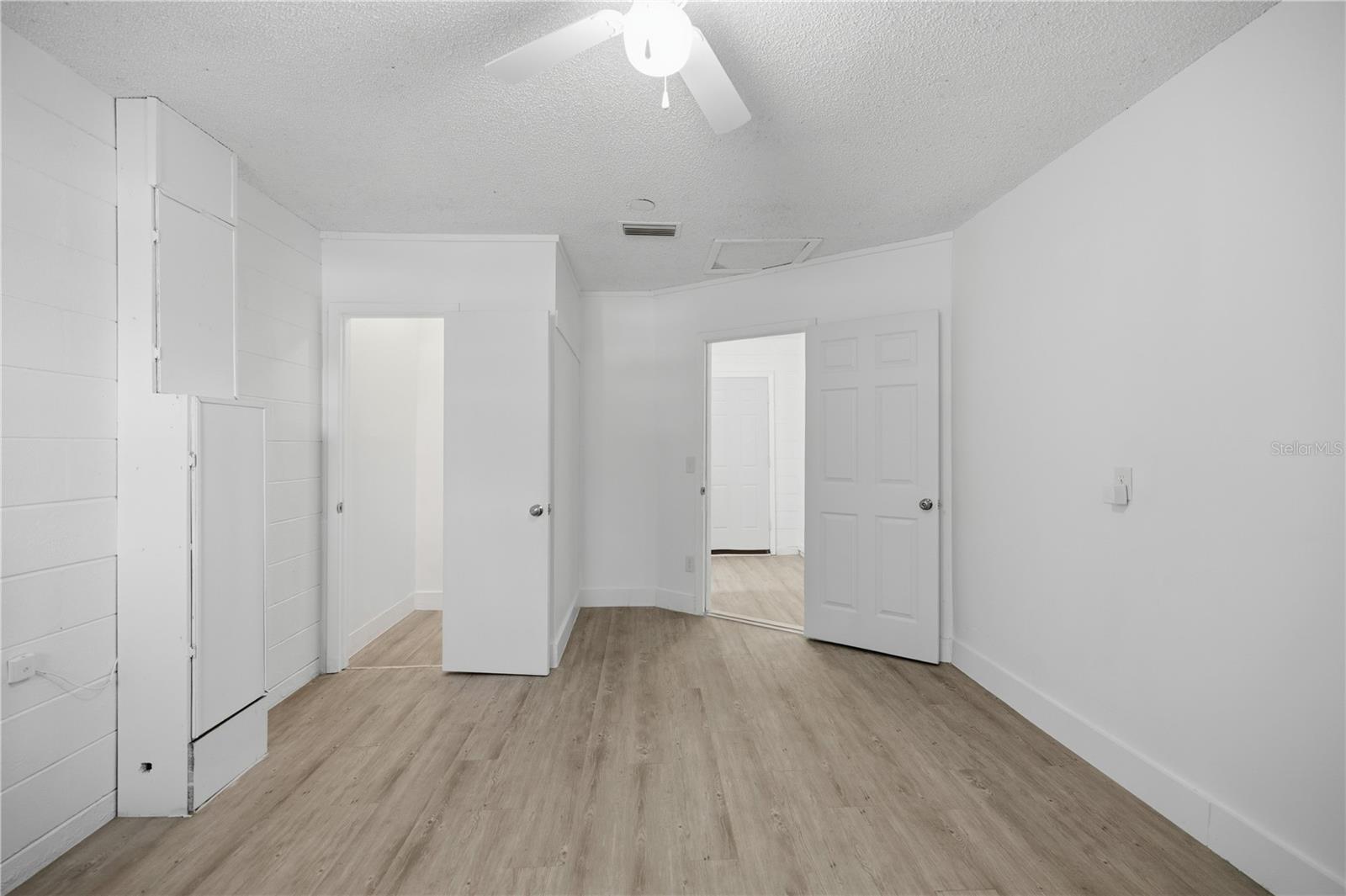 Image 18 of 33 For 1915 Bronson Street