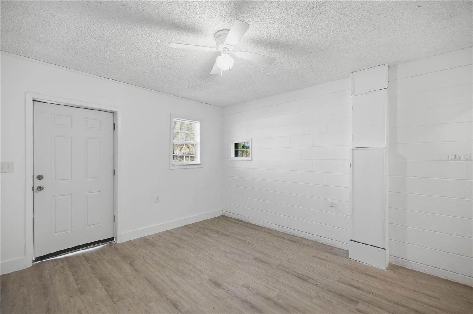 Image 20 of 33 For 1915 Bronson Street