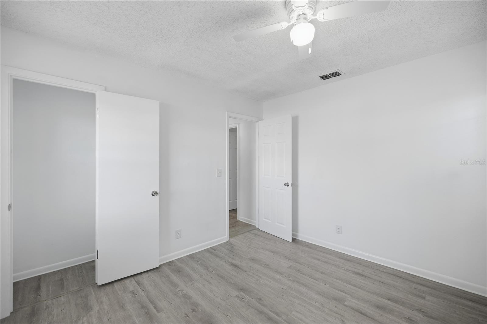 Image 21 of 33 For 1915 Bronson Street