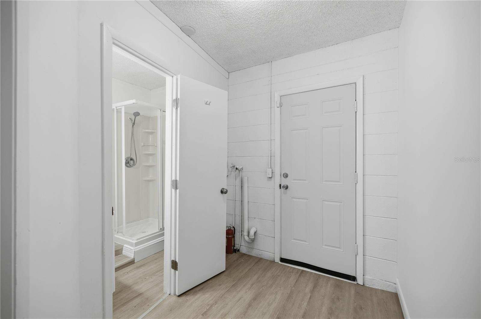 Image 7 of 33 For 1915 Bronson Street