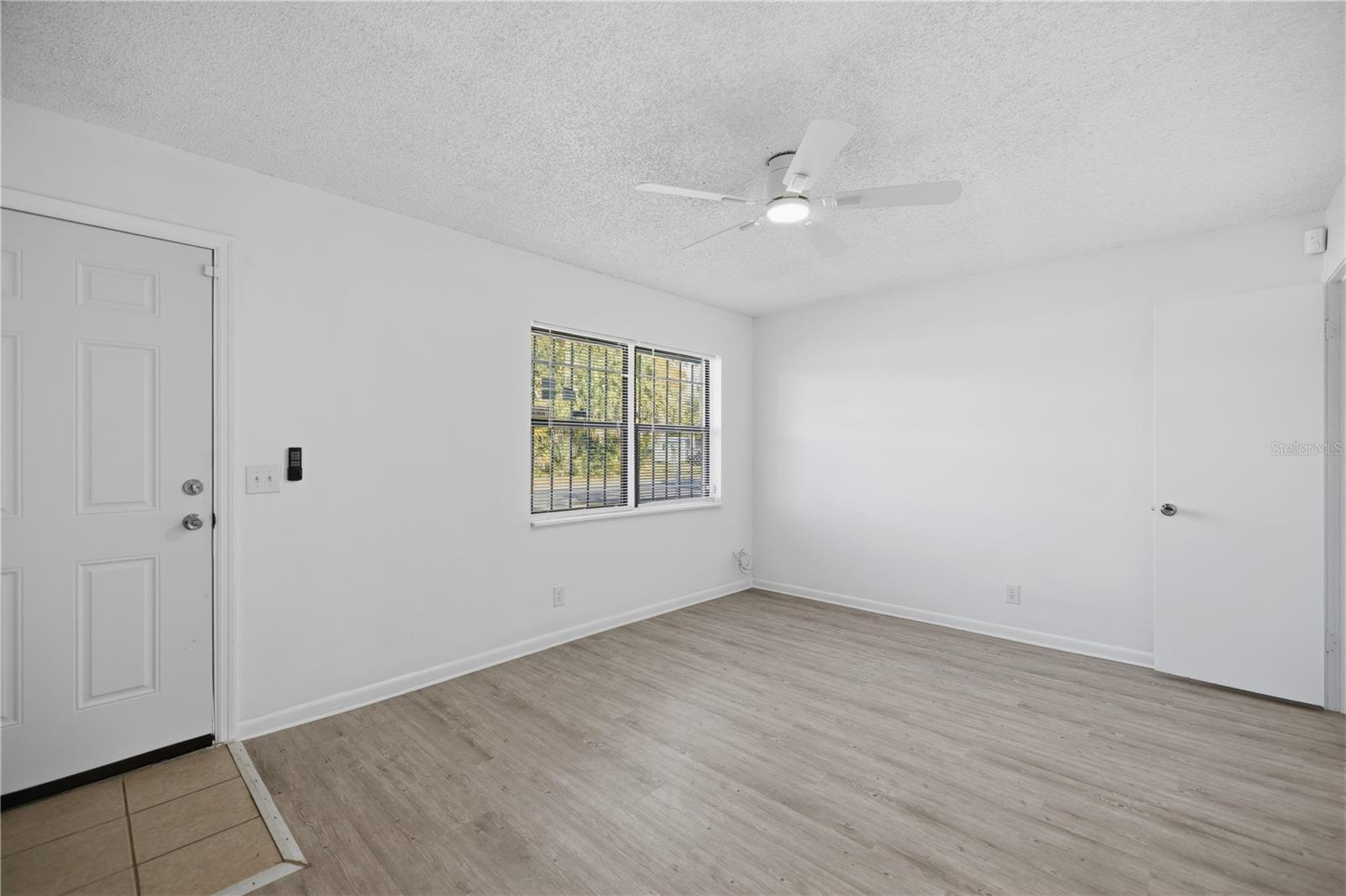 Image 8 of 33 For 1915 Bronson Street