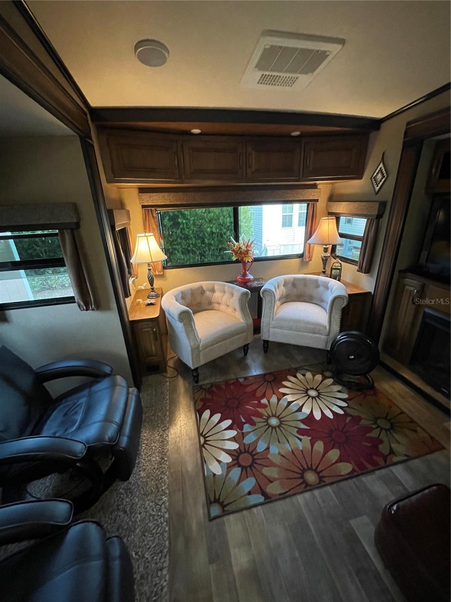 Image 6 of 21 For 3175 102nd Avenue Road