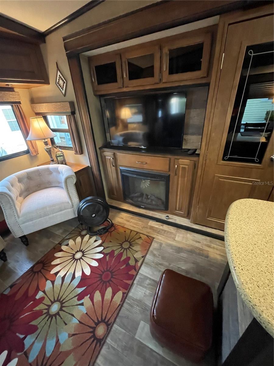 Image 7 of 21 For 3175 102nd Avenue Road