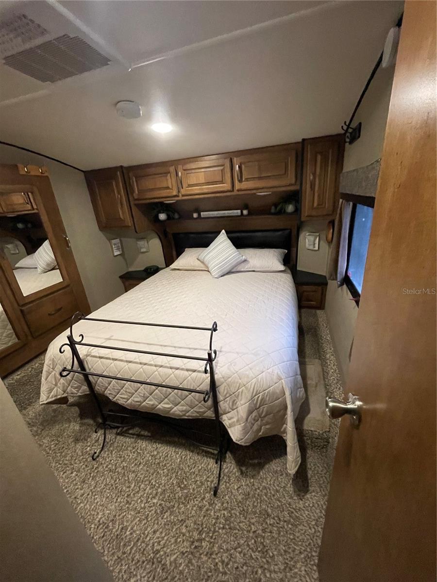 Image 8 of 21 For 3175 102nd Avenue Road