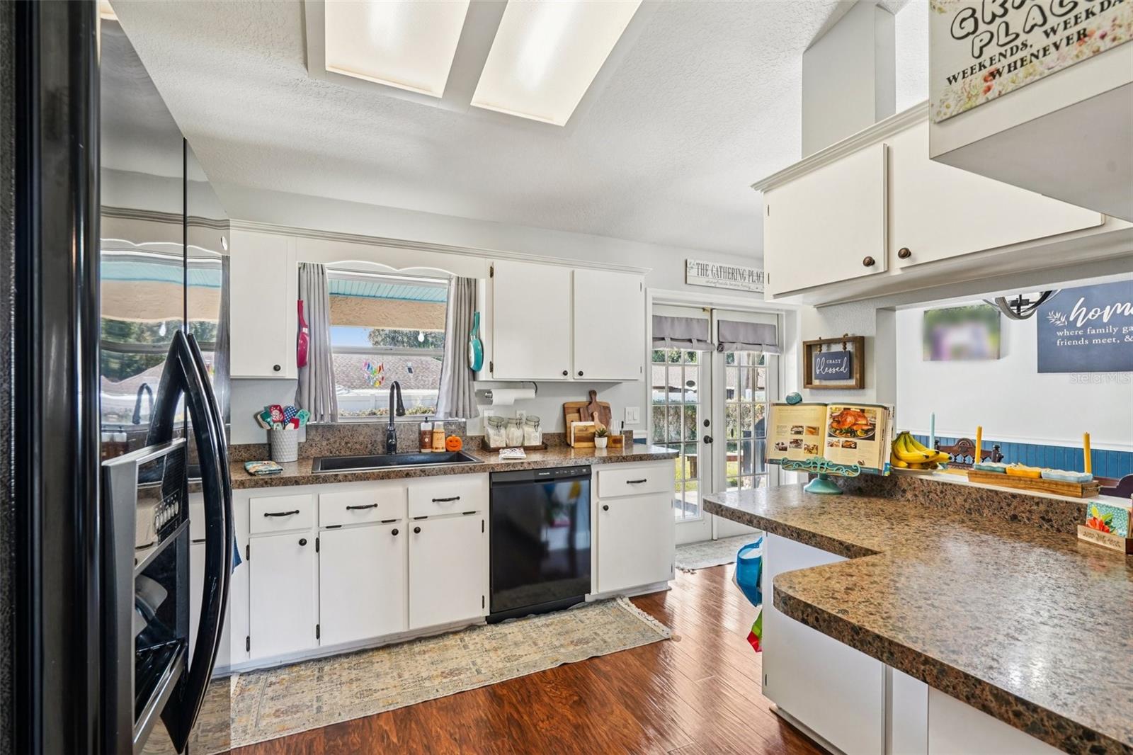 Image 13 of 29 For 812 Ridge Avenue