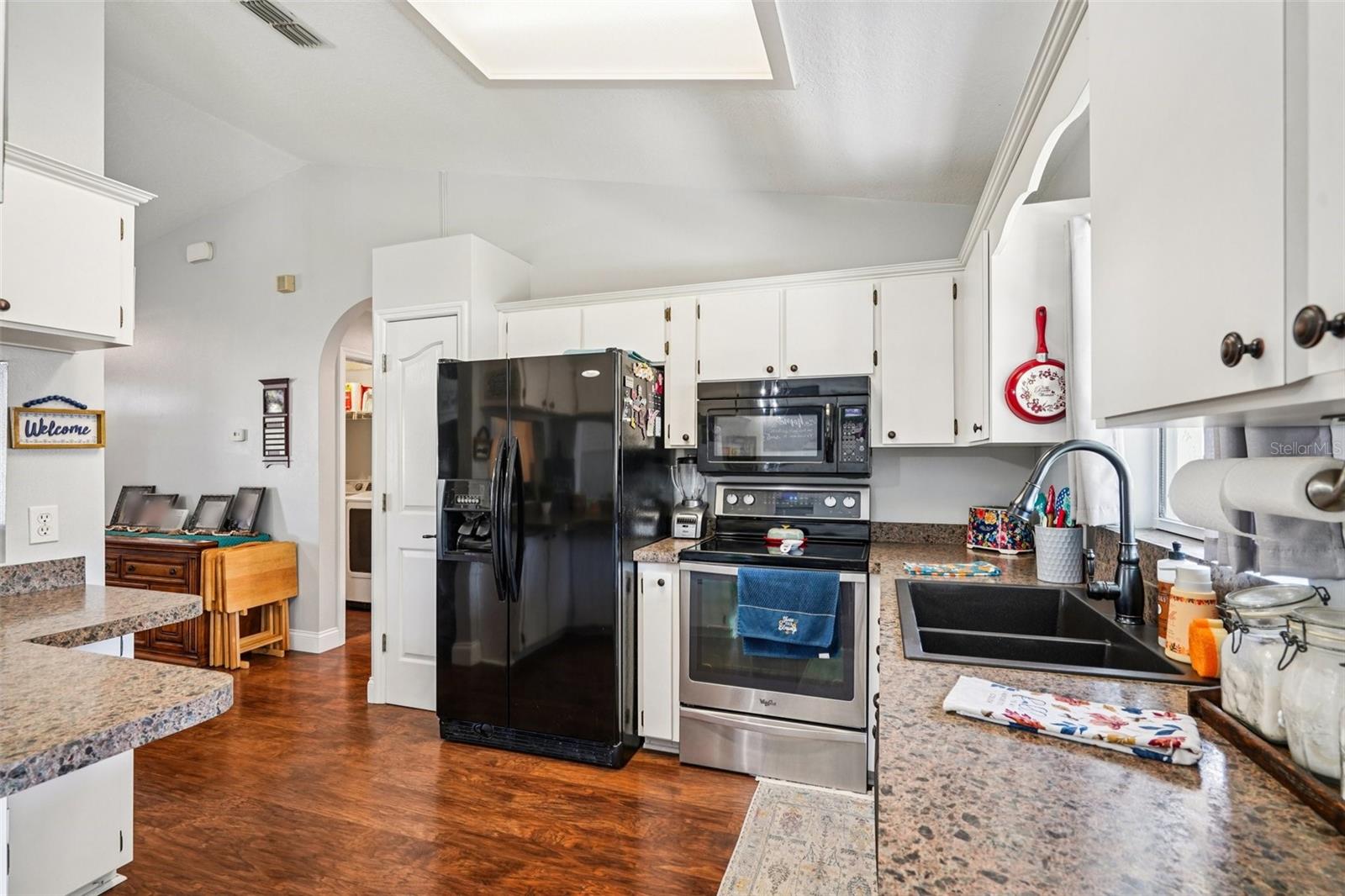 Image 14 of 29 For 812 Ridge Avenue