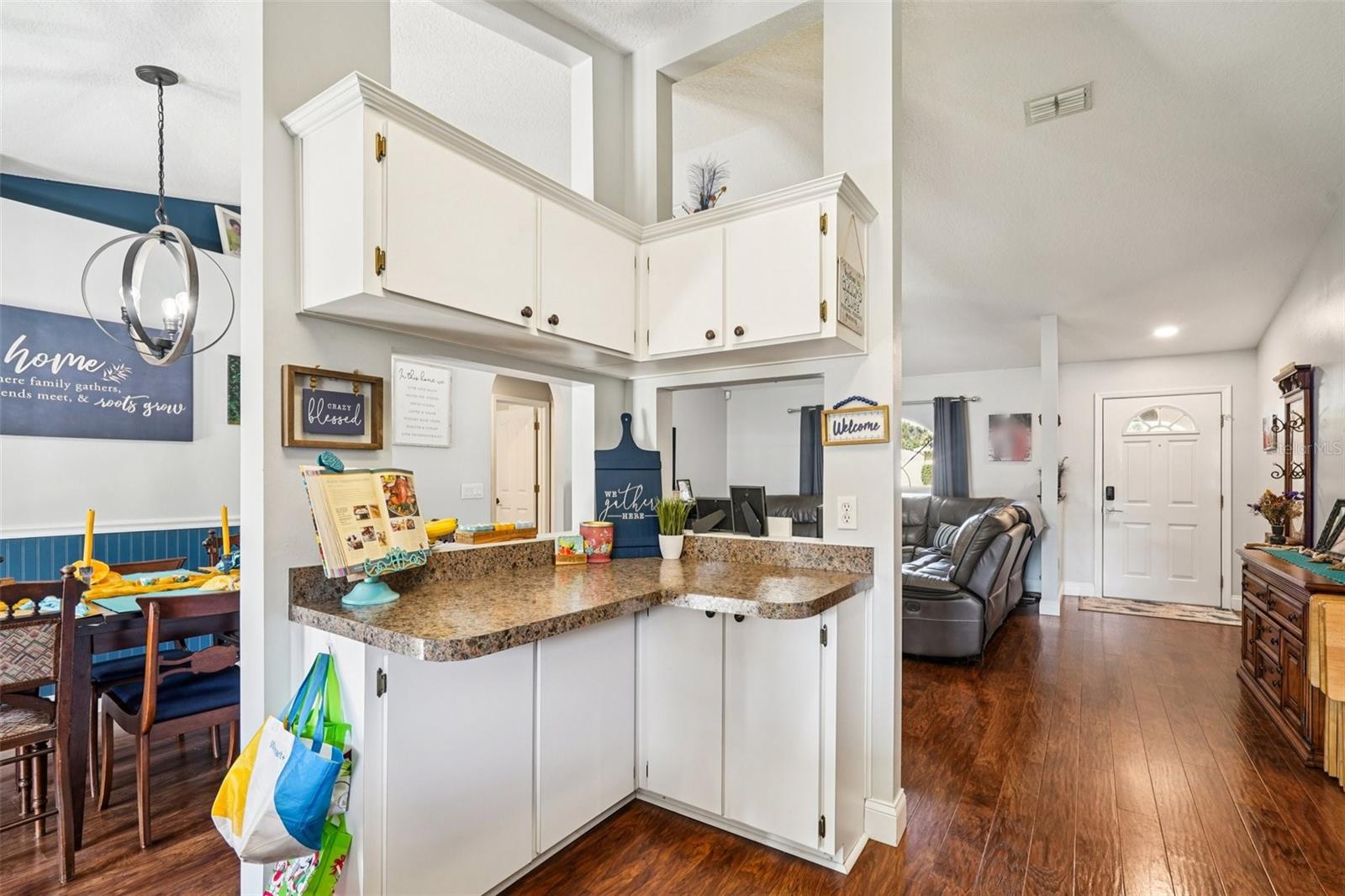 Image 15 of 29 For 812 Ridge Avenue