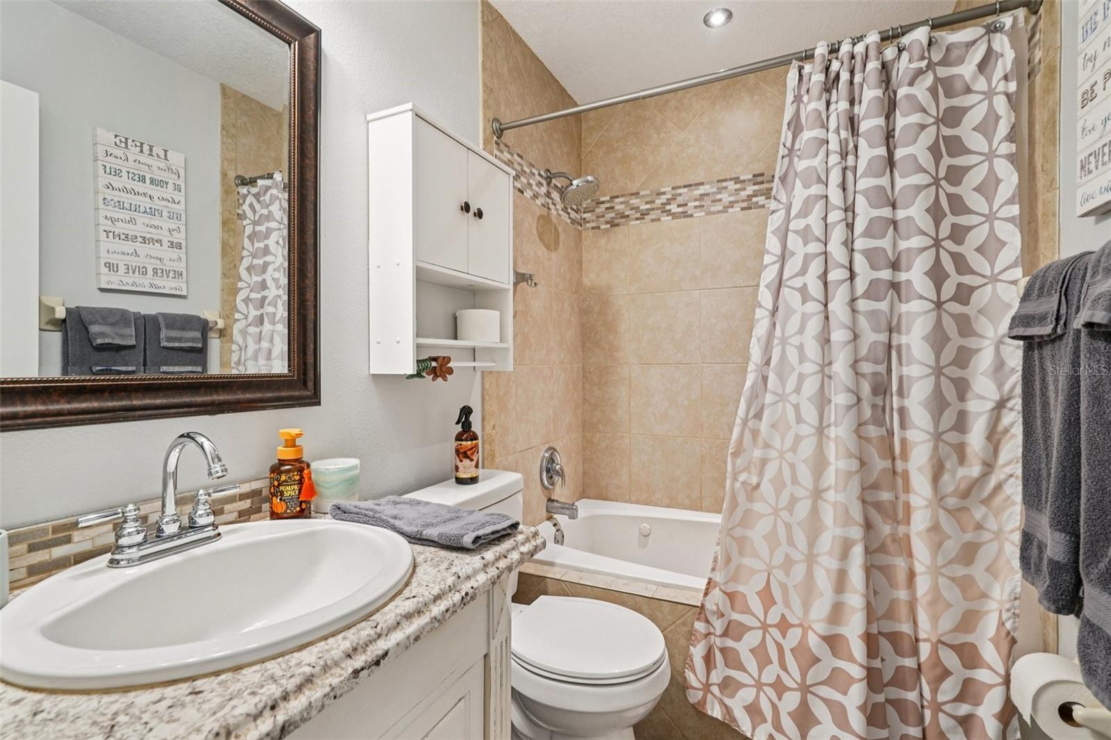 Image 16 of 29 For 812 Ridge Avenue