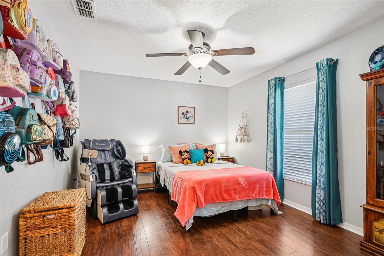 Image 17 of 29 For 812 Ridge Avenue