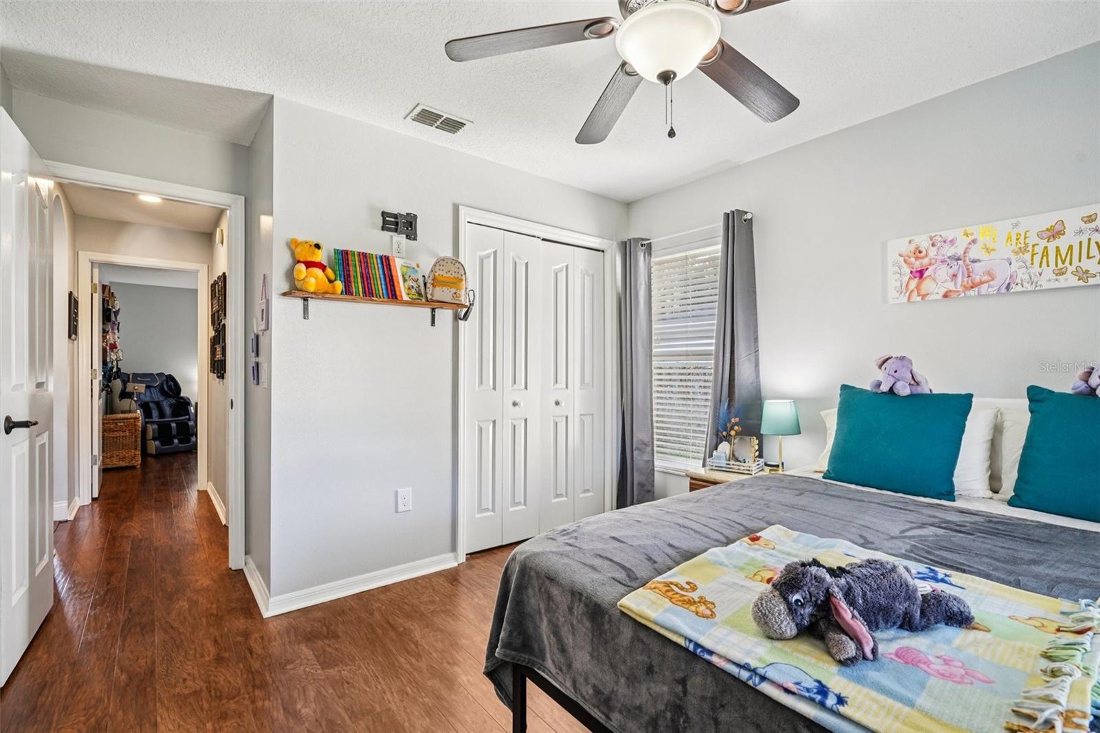 Image 20 of 29 For 812 Ridge Avenue