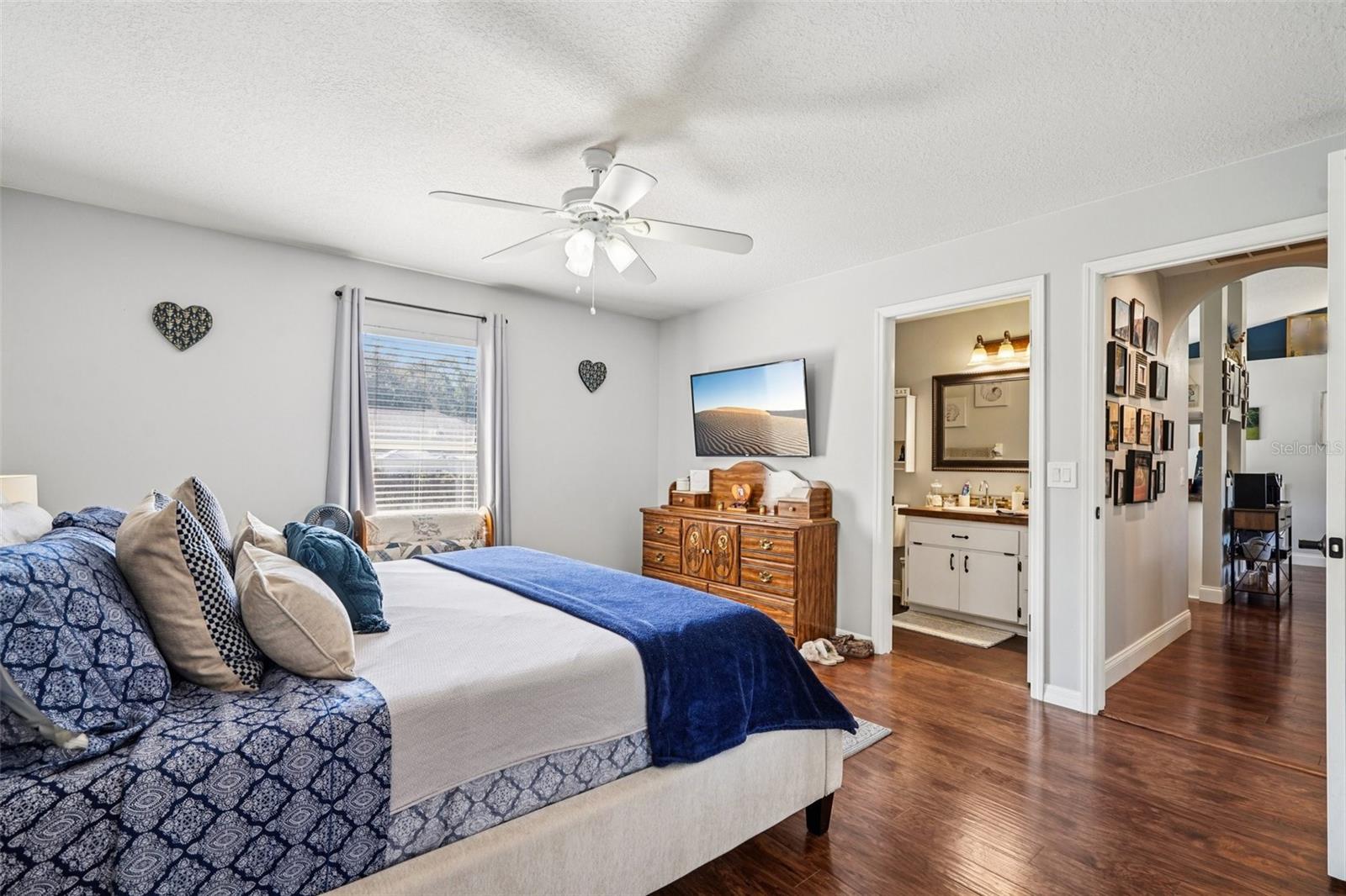 Image 23 of 29 For 812 Ridge Avenue