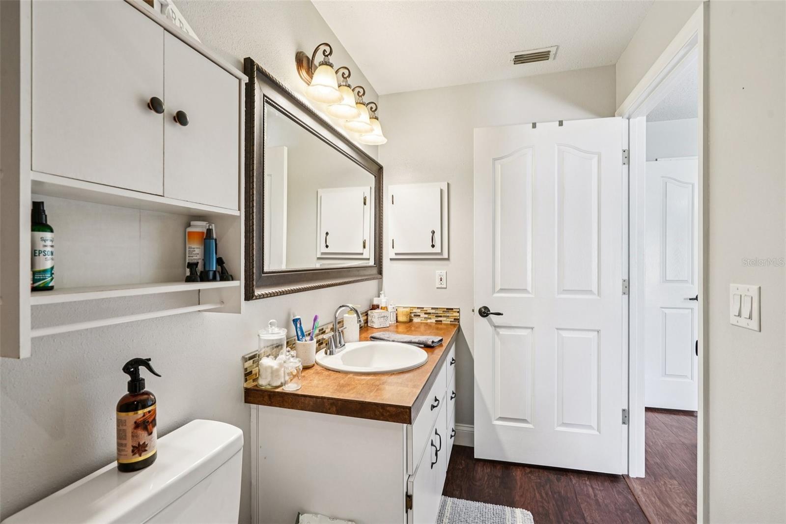 Image 25 of 29 For 812 Ridge Avenue