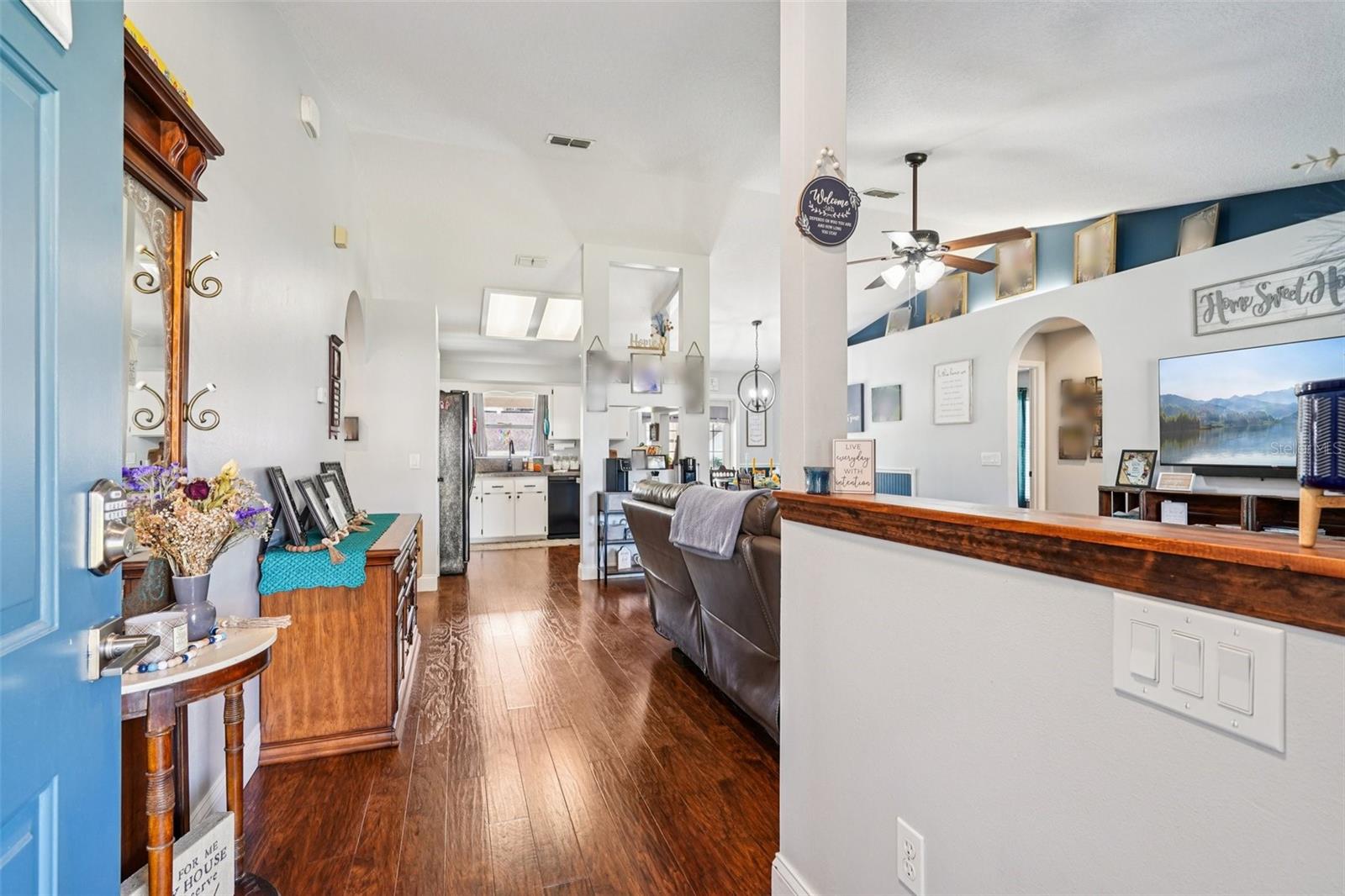 Image 6 of 29 For 812 Ridge Avenue