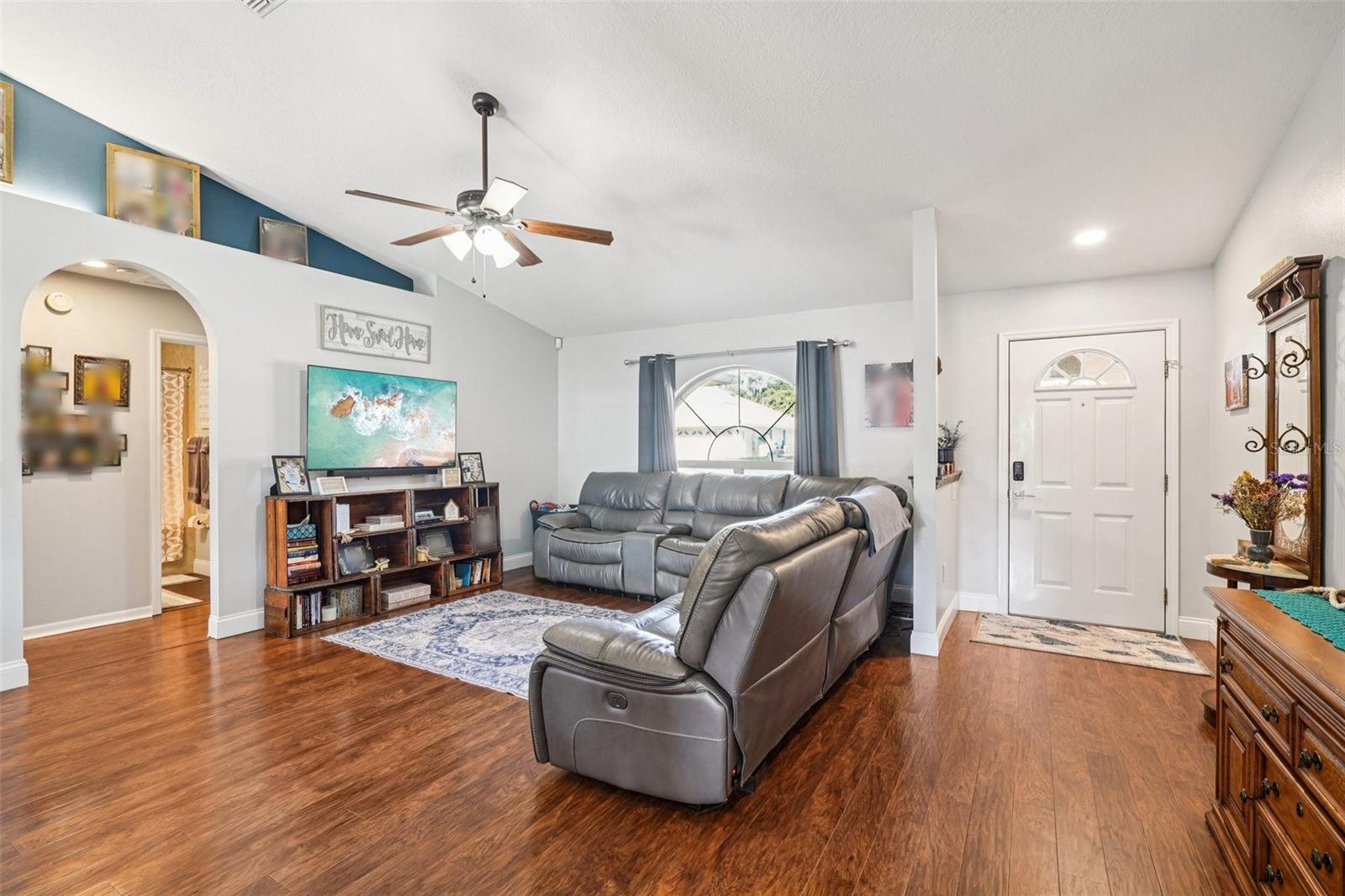 Image 7 of 29 For 812 Ridge Avenue