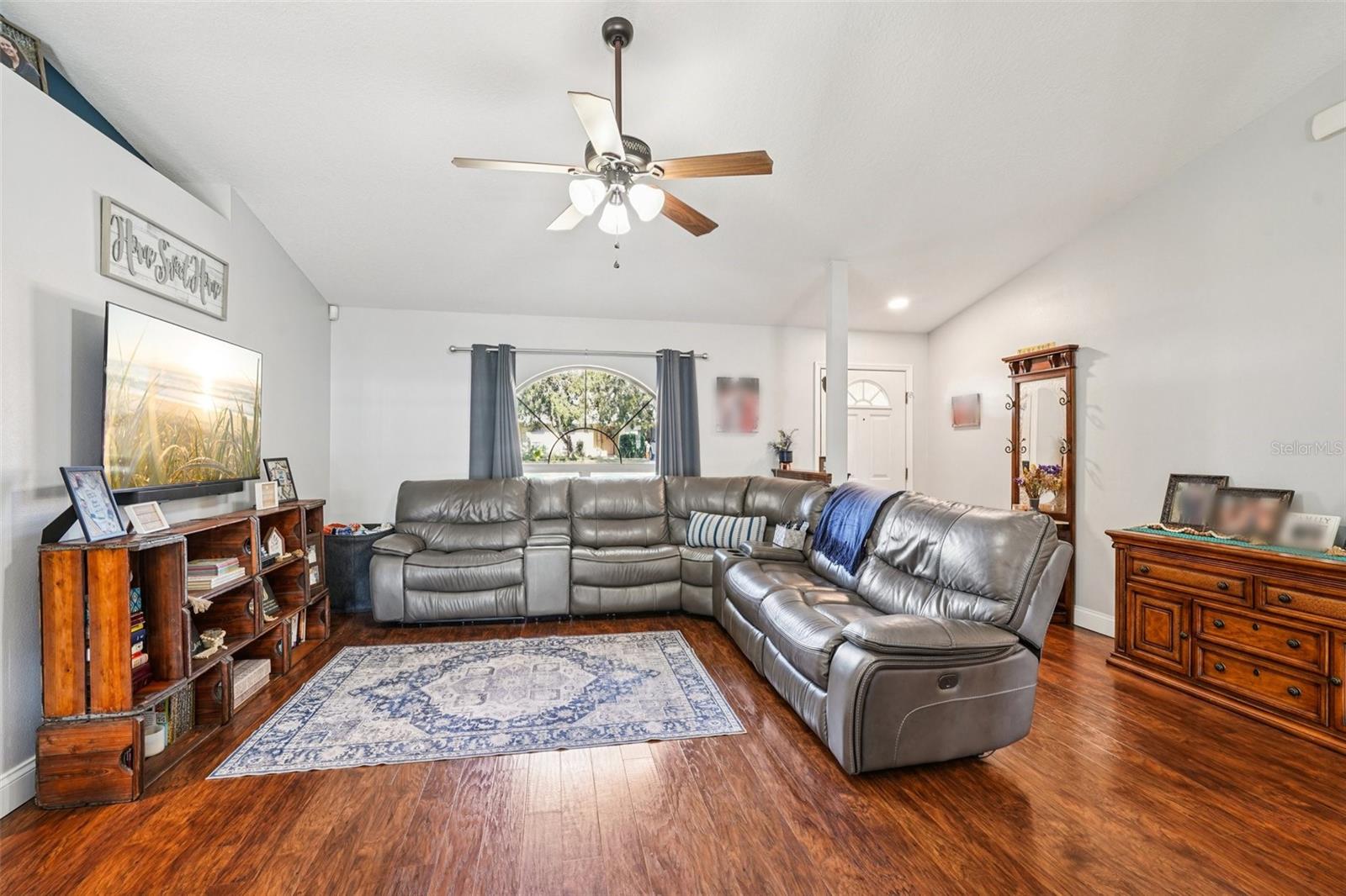 Image 8 of 29 For 812 Ridge Avenue