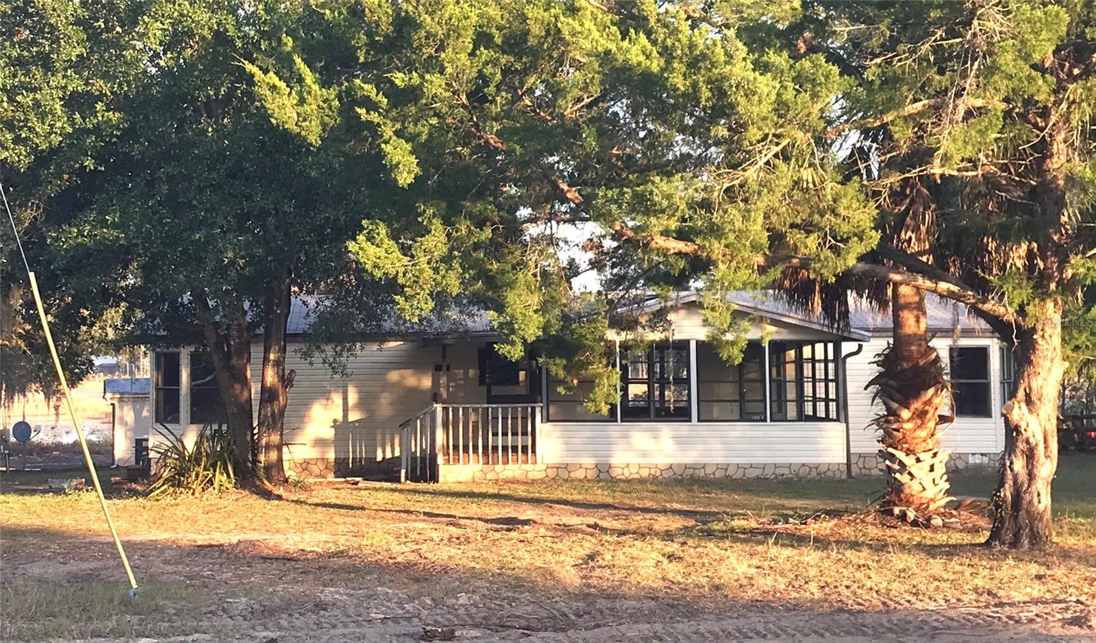 Image 16 of 43 For 11821 123rd Avenue