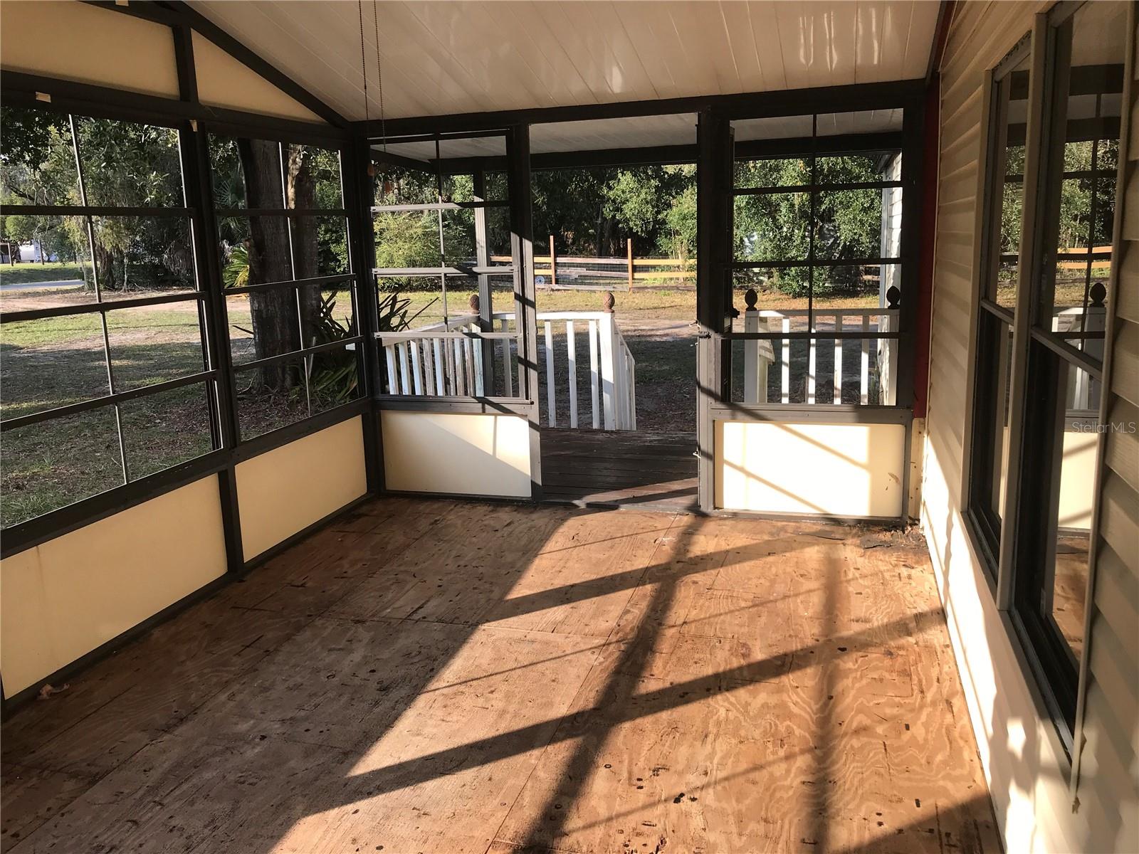 Image 17 of 43 For 11821 123rd Avenue