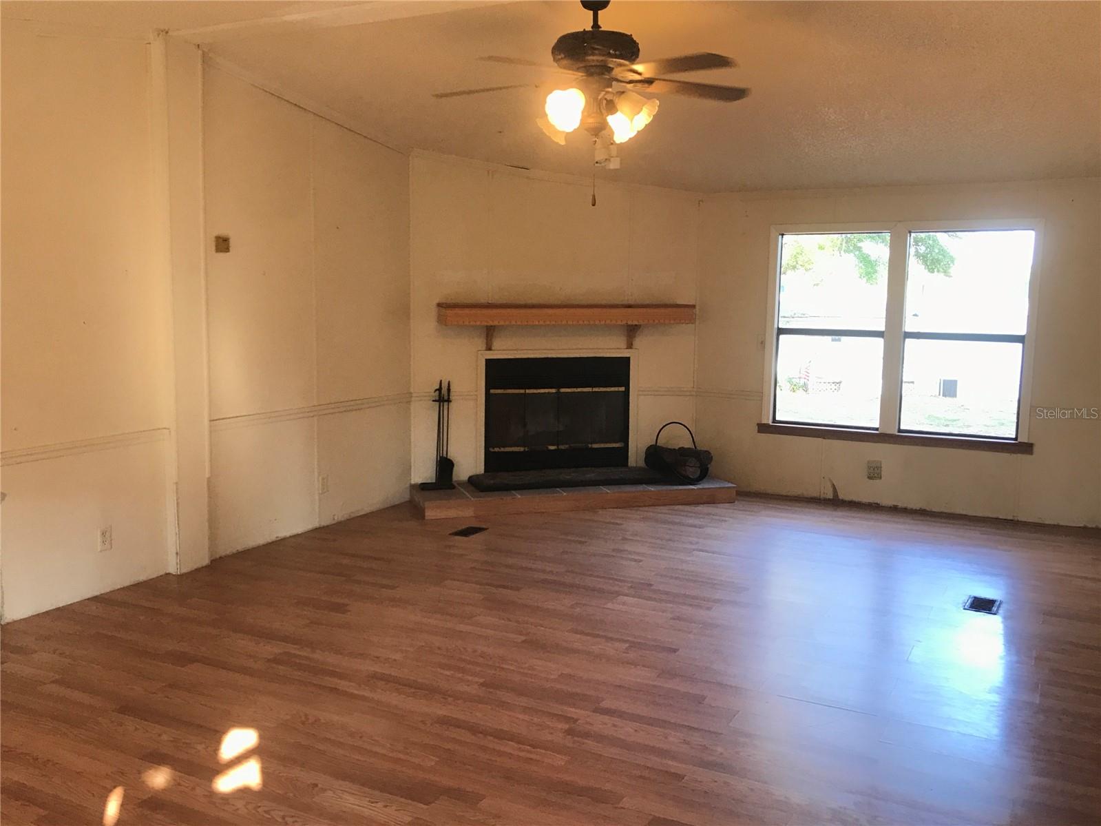 Image 19 of 43 For 11821 123rd Avenue