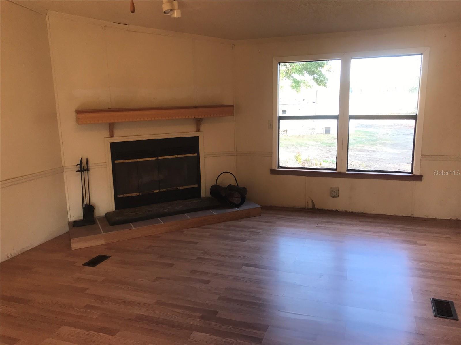 Image 20 of 43 For 11821 123rd Avenue