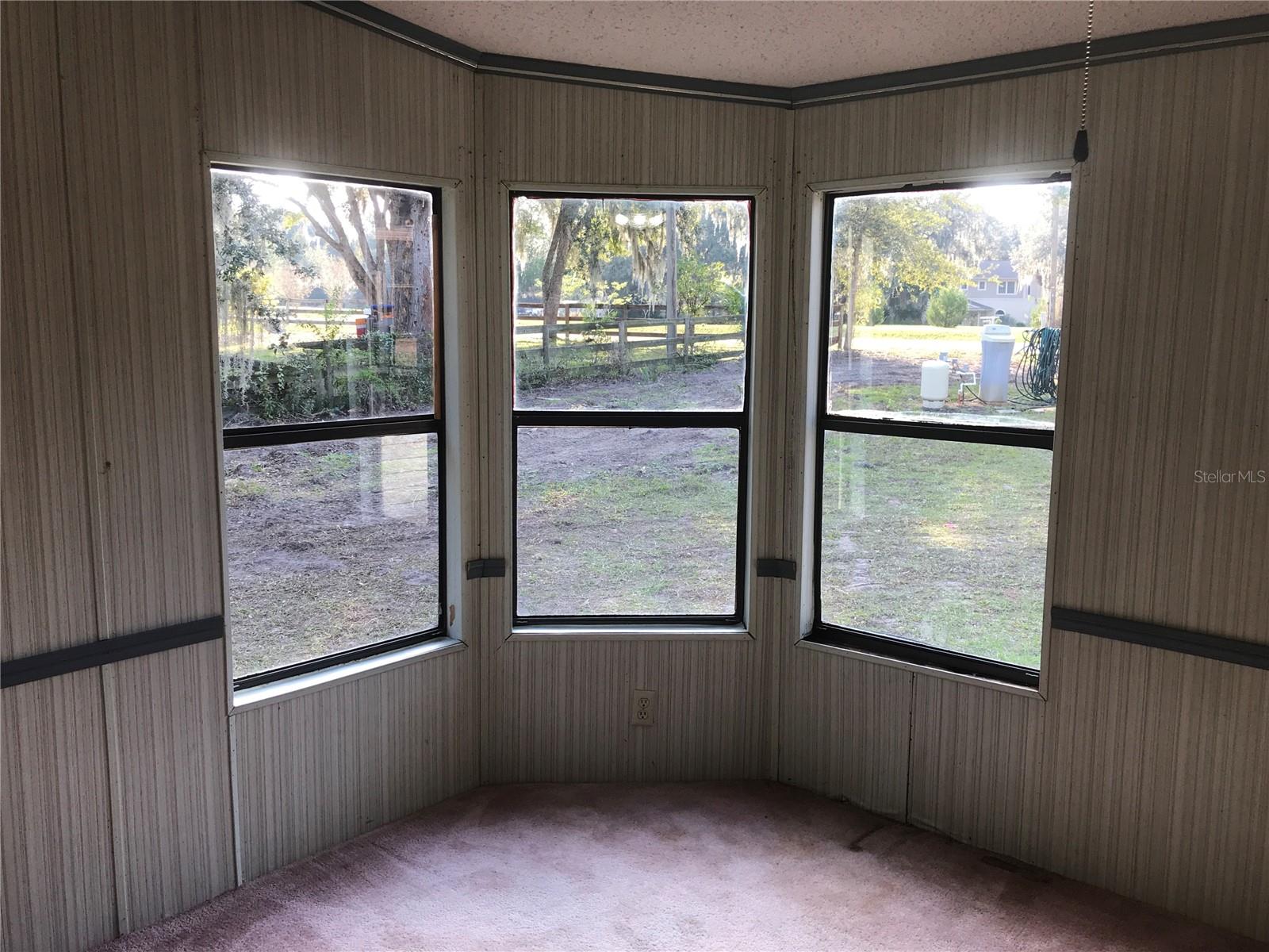 Image 30 of 43 For 11821 123rd Avenue