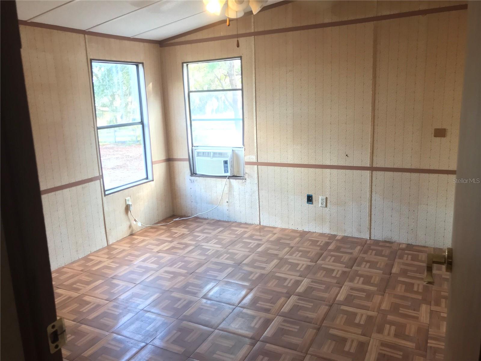 Image 38 of 43 For 11821 123rd Avenue