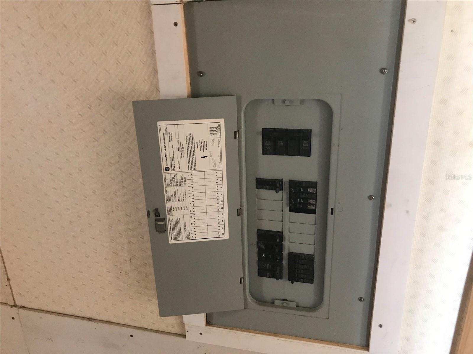 Image 40 of 43 For 11821 123rd Avenue