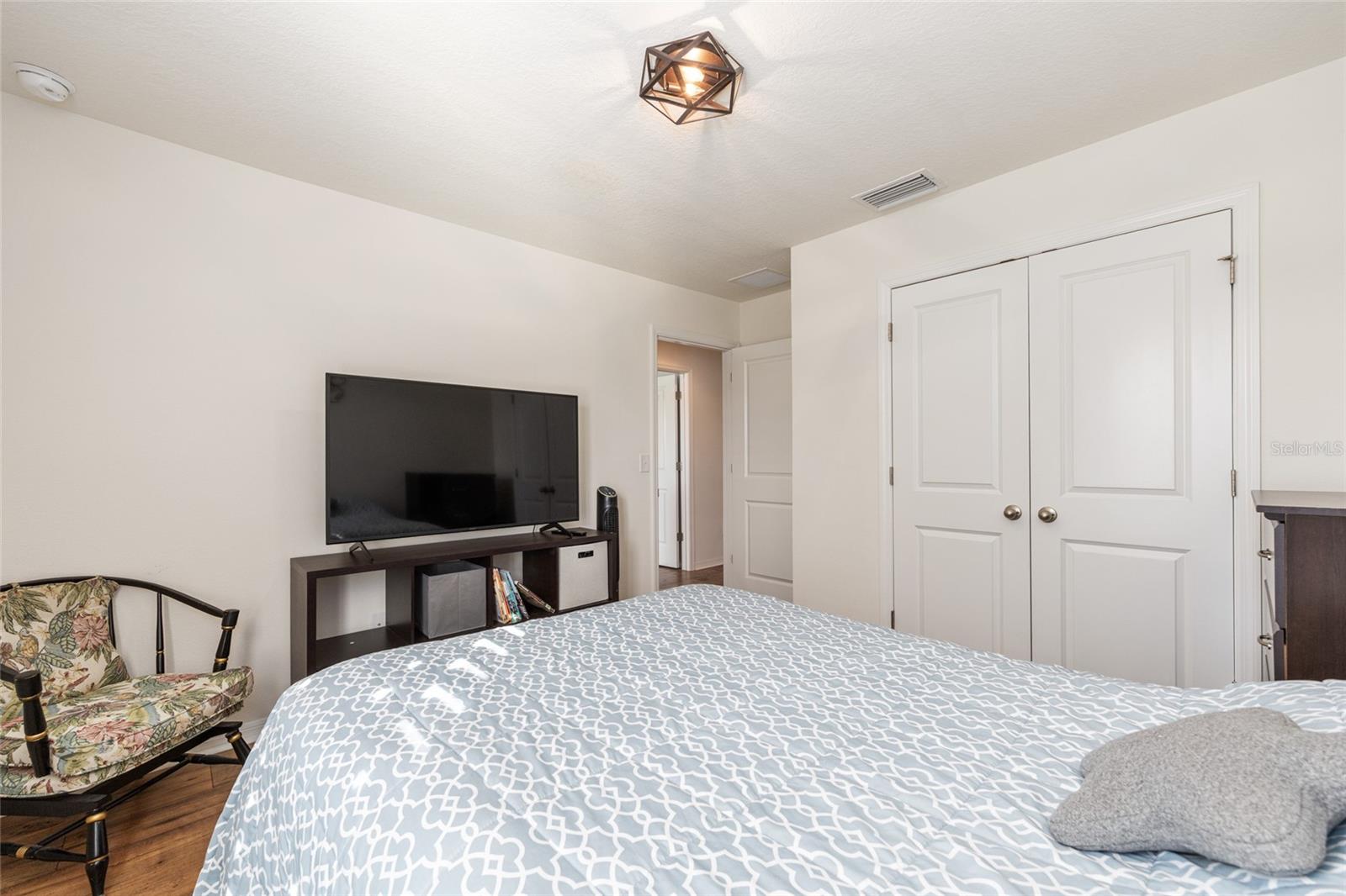 Image 24 of 69 For 5655 50th Avenue