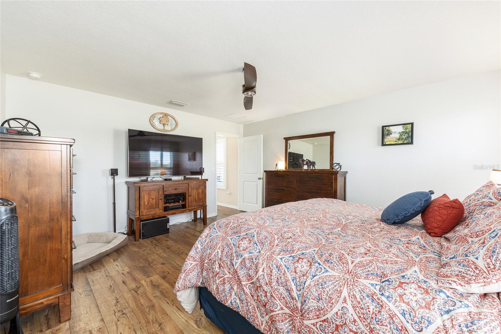 Image 33 of 69 For 5655 50th Avenue