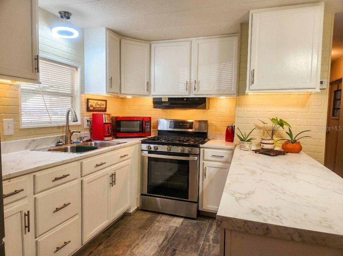 Image 4 of 14 For 16461 141st Avenue