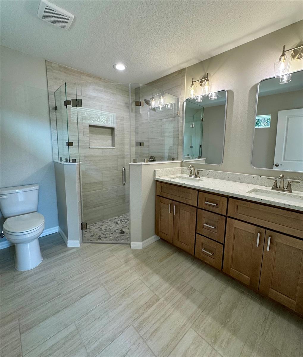 Image 11 of 20 For 13592 102nd Place