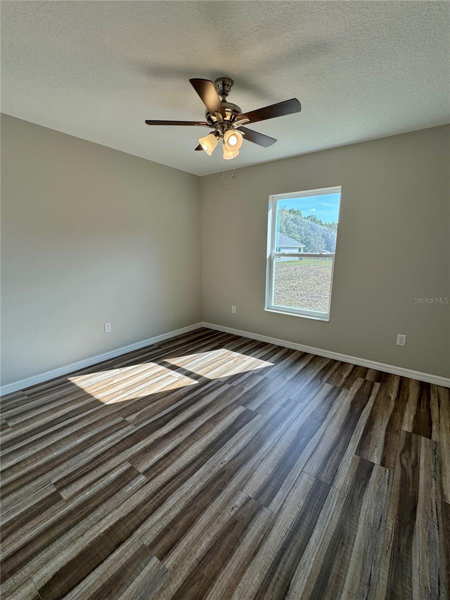 Image 15 of 20 For 13592 102nd Place