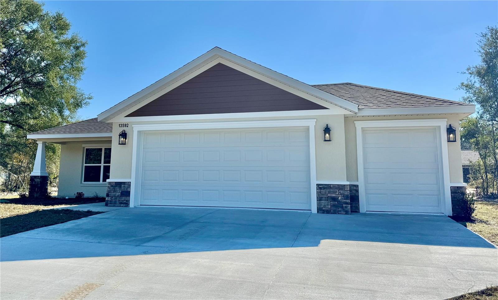 Image 3 of 20 For 13592 102nd Place