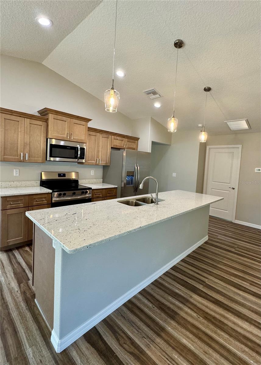 Image 4 of 20 For 13592 102nd Place