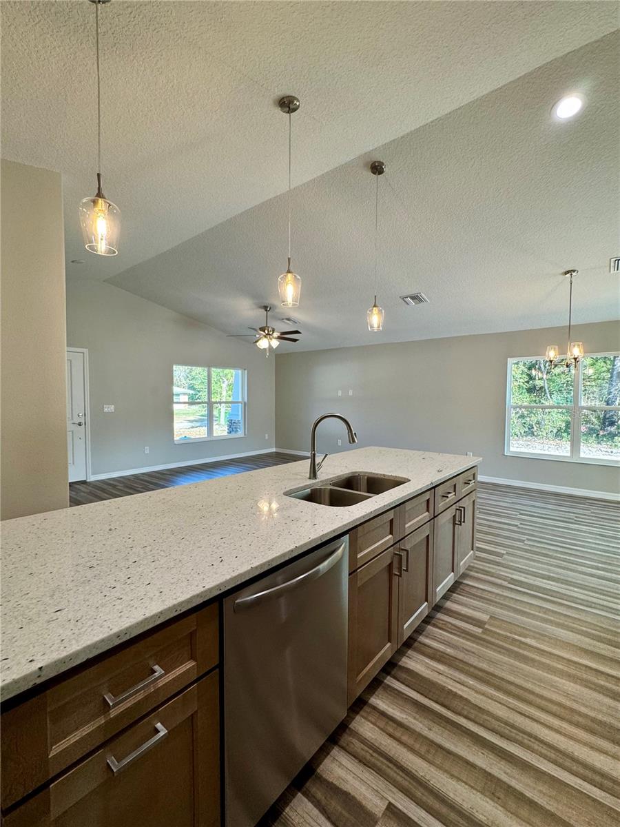 Image 5 of 20 For 13592 102nd Place