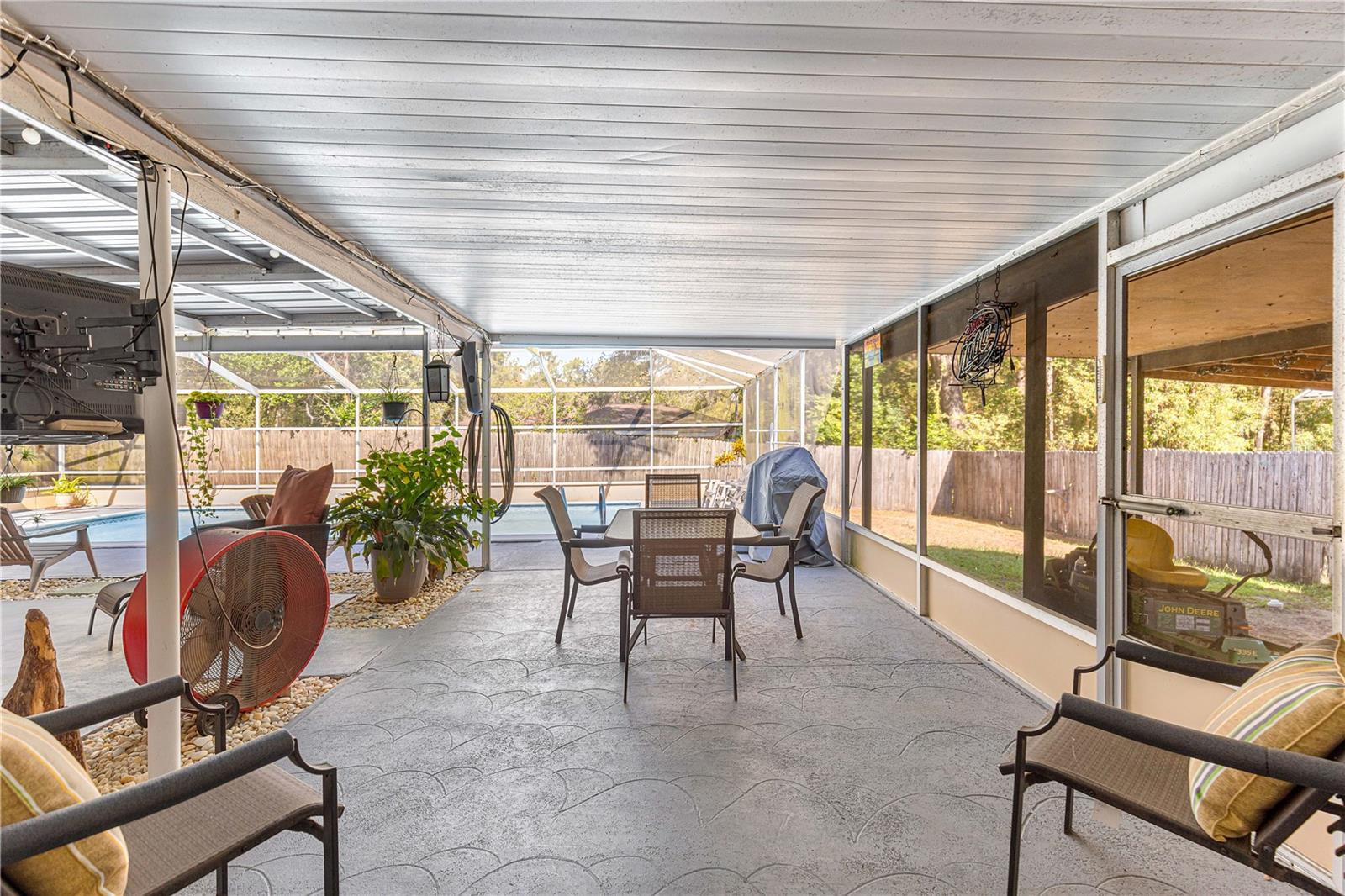 Image 36 of 51 For 6401 Holly Street