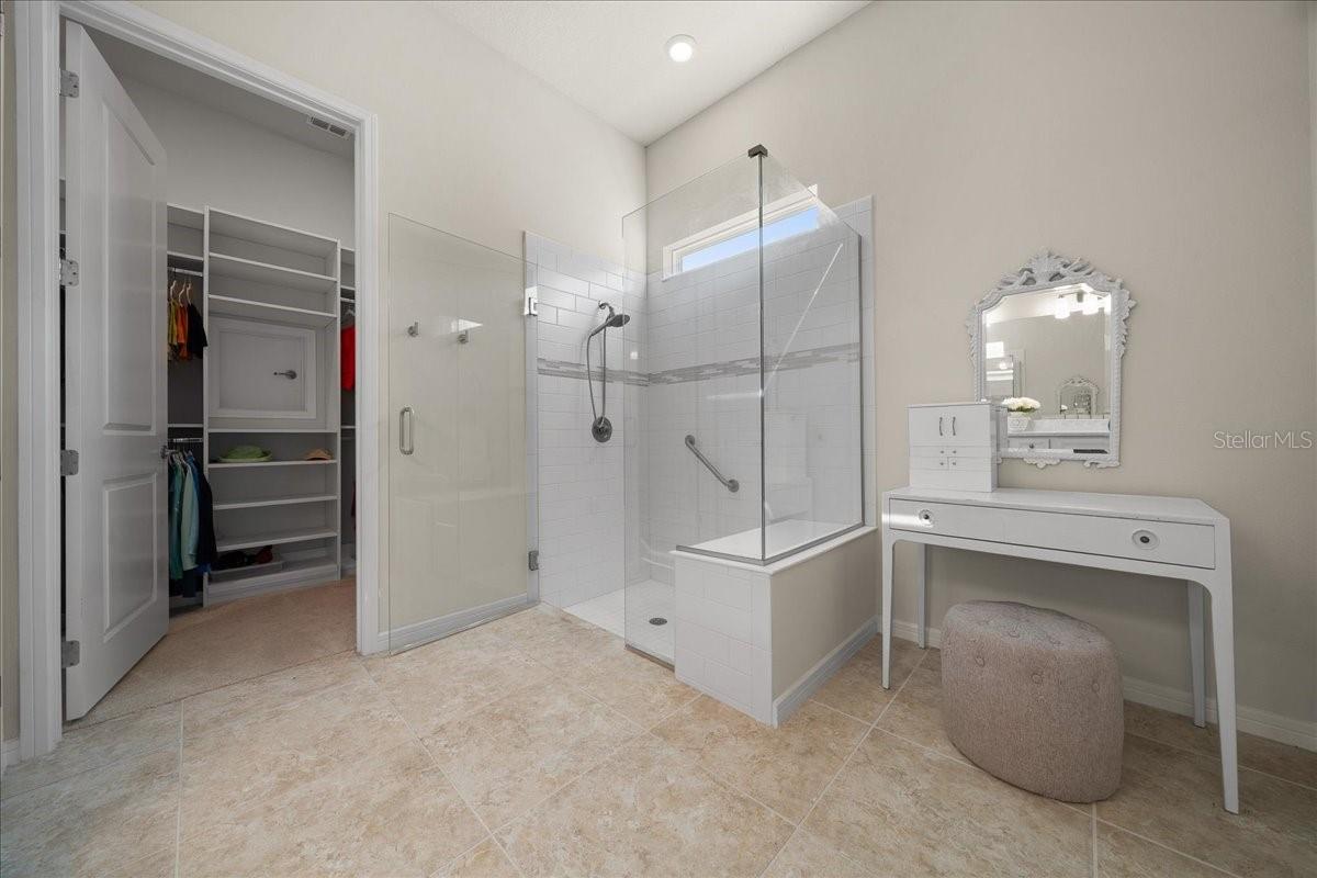 Image 19 of 67 For 9432 56th Loop