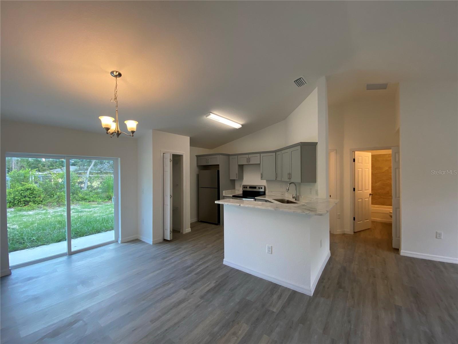 Image 4 of 25 For 2841 161st Loop