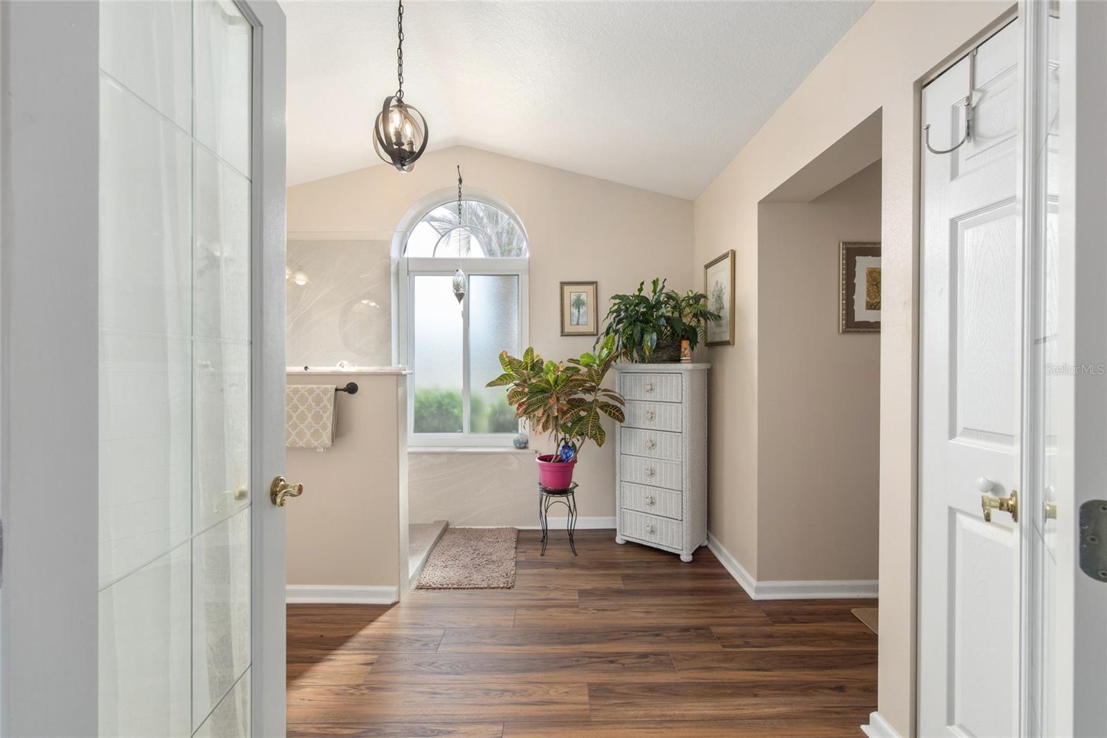 Image 17 of 46 For 2027 50th Circle